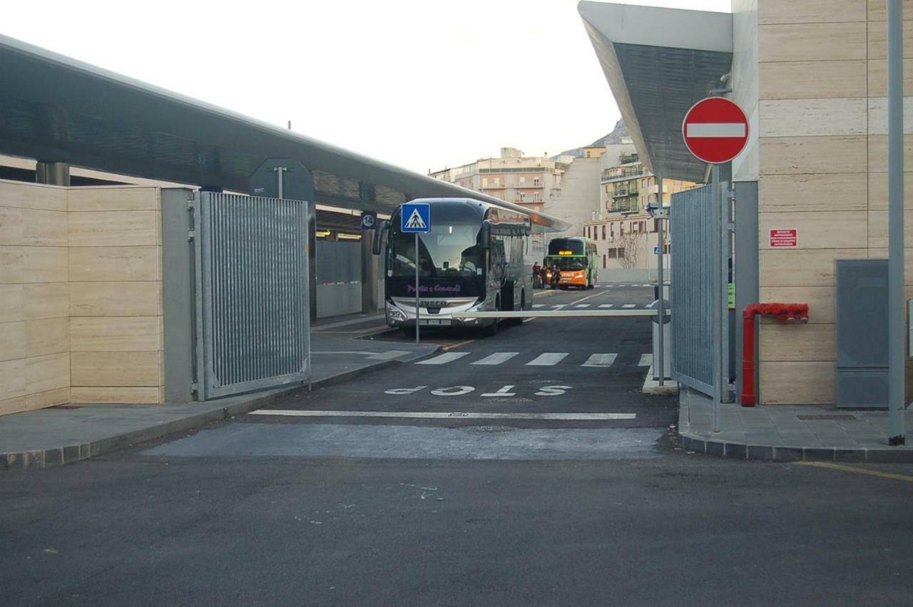 Bed and Breakfast Terminal Bus Cairoli à Palerme Extérieur photo